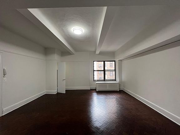 3rd image of 160 W 73rd St APT 9E