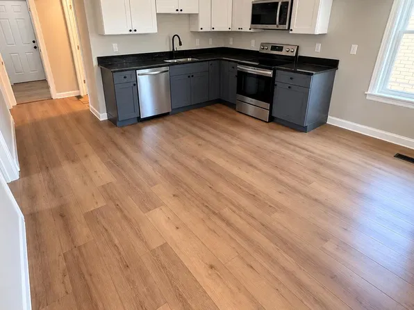 28 Woodward St #1, Worcester, MA 01610