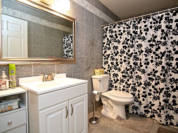 5th image of 2562 W Knowles Ave