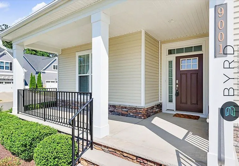 9001 Sharpe Ct — Photo 2