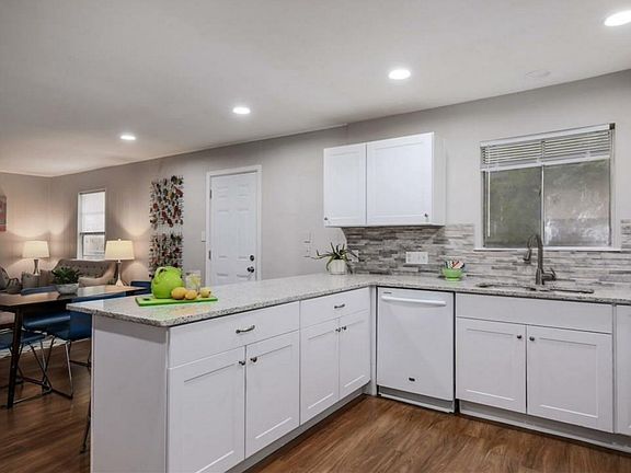 4th image of 10608 Georgian Dr
