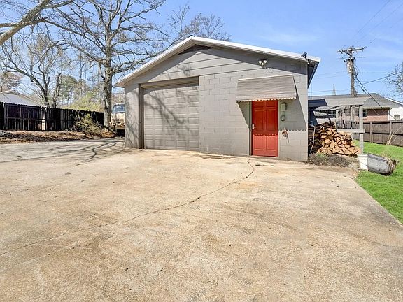 3rd image of 237 Old Grove Rd