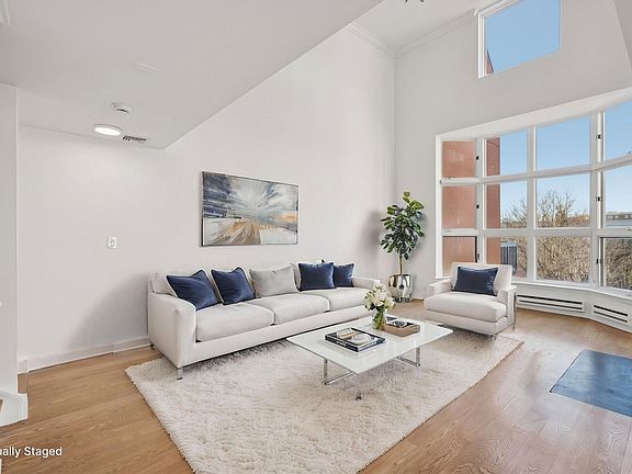 4th image of 316 Thornton Ct #316