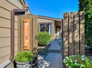 115 Aberdeen Ct, Geneva, IL 60134