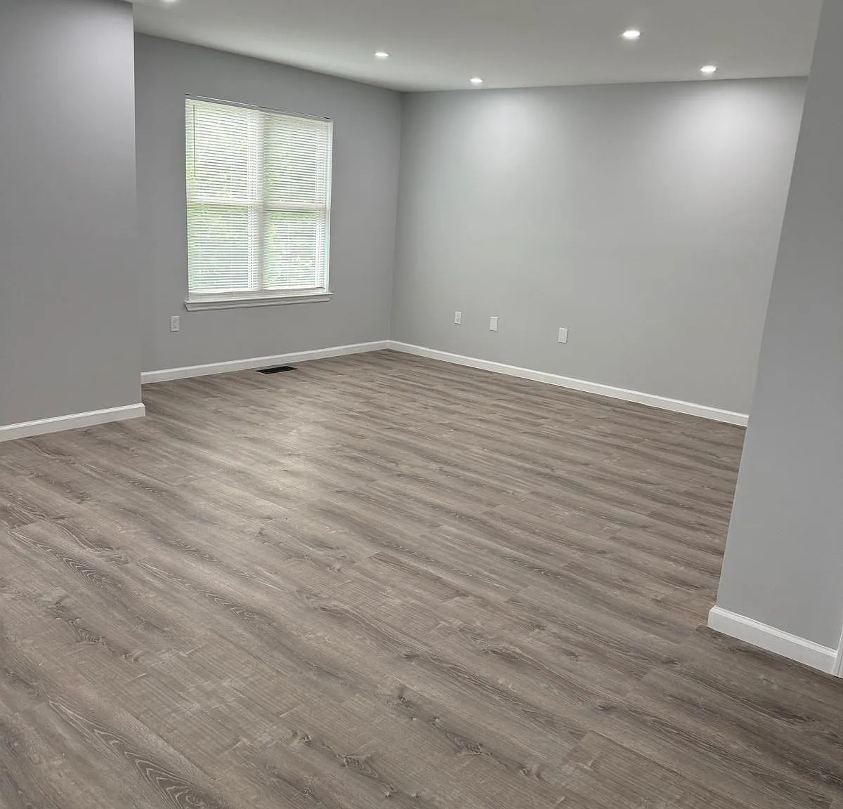 4 bed, 1.5 bath, 1200 sqft, $3,100 — Photo 3