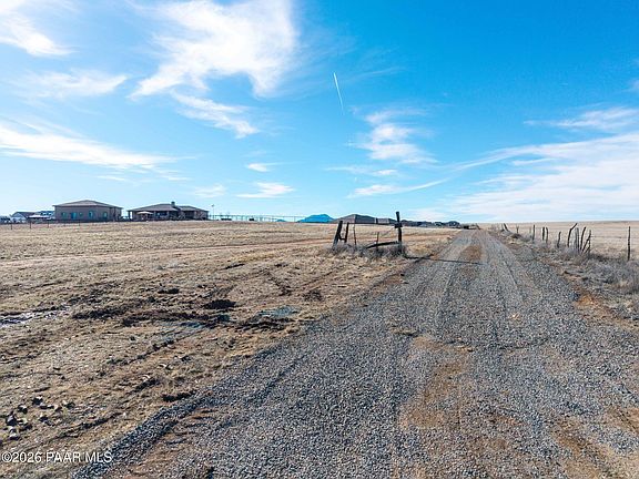 4th image of 1 E Territorial Rd