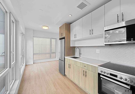 3rd image of 335 Linden Blvd #7E