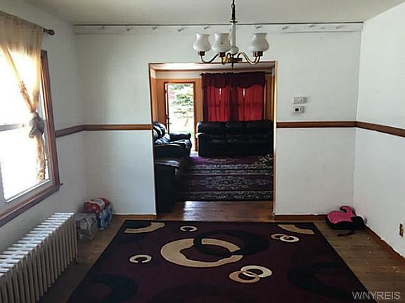 5th image of 205 Center St