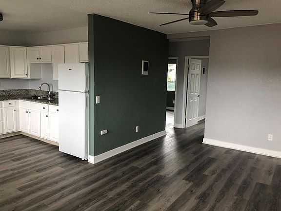 2nd image of 3260 Martin Ave