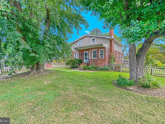 2nd image of 6828 Harewood Park Dr