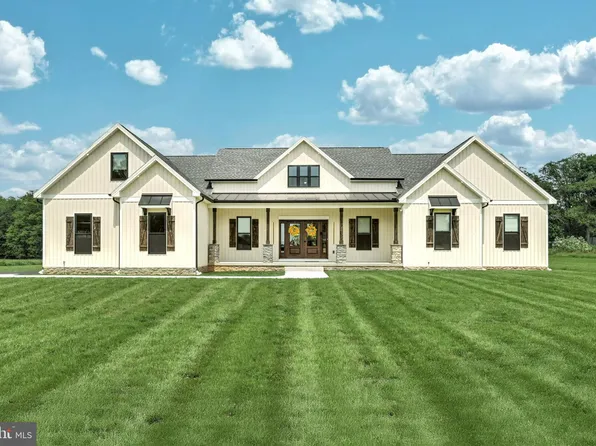 3215 Oxford Rd, New Oxford, PA 17350