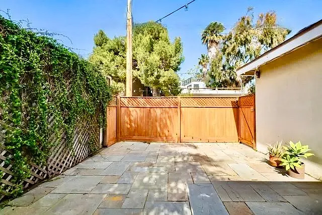629 1/2 Palms Blvd — Photo 16