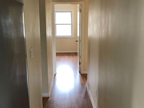 4th image of 160 Ontario Ave
