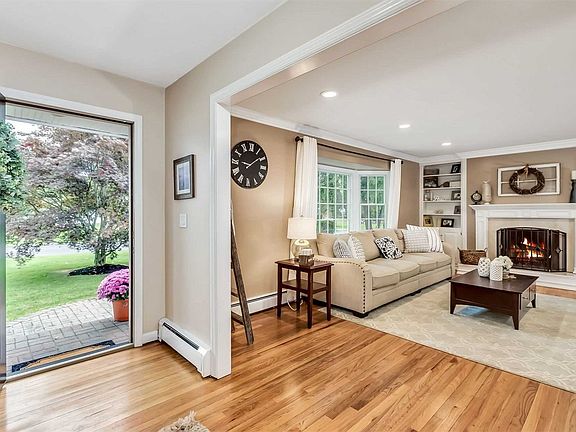 3rd image of 217 Bay Ave