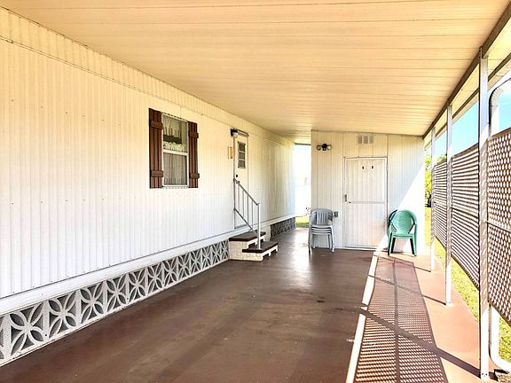 4th image of 2820 Bay Oaks Dr