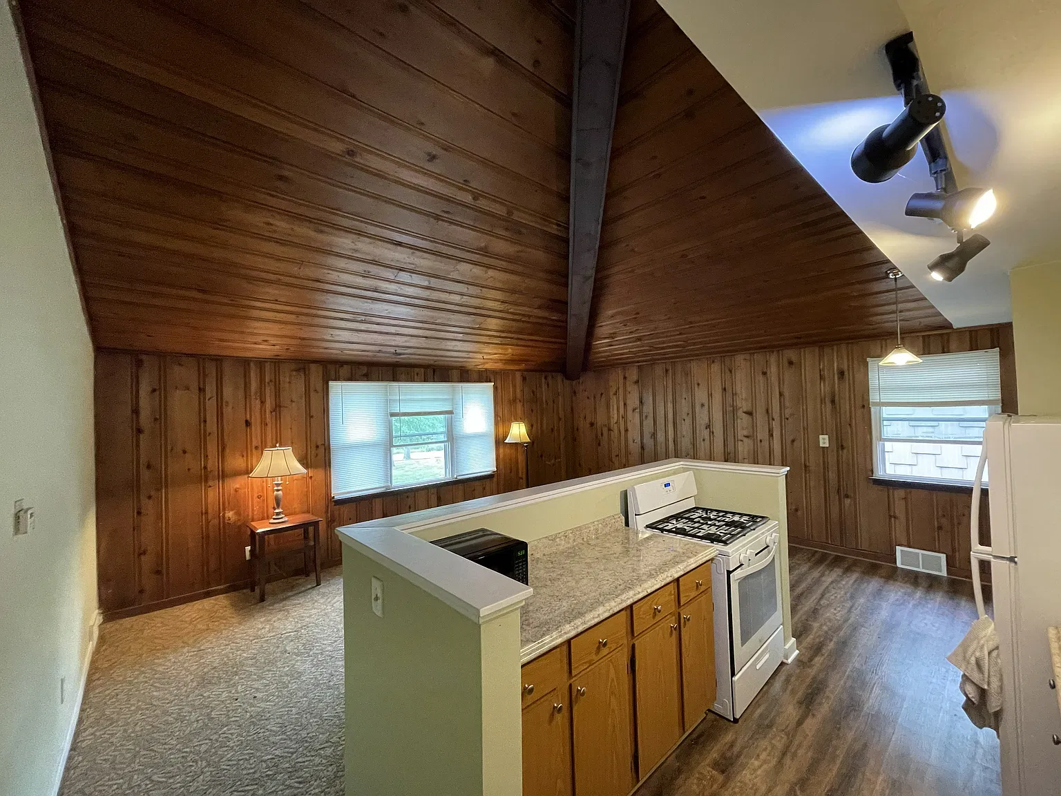 2 bed, 1100 sqft, $1,100 — Photo 1