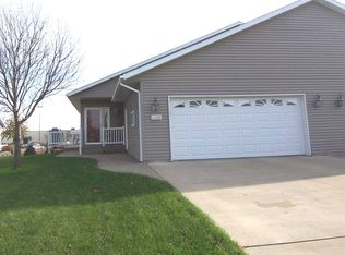 1133 Cheyenne St SW, Hutchinson, MN 55350