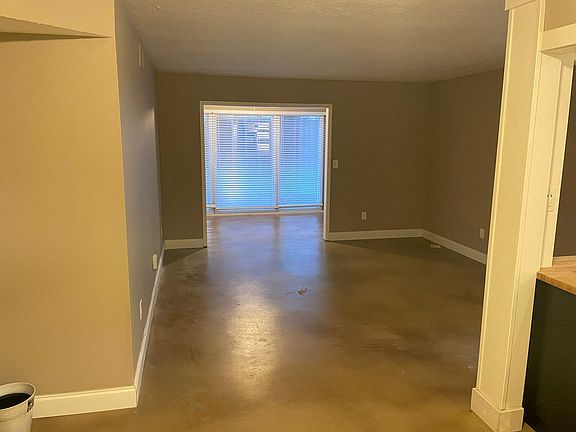 4th image of 206 Augusta Dr SE