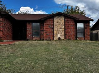 931 Highcrest Dr, Arlington, TX 76017