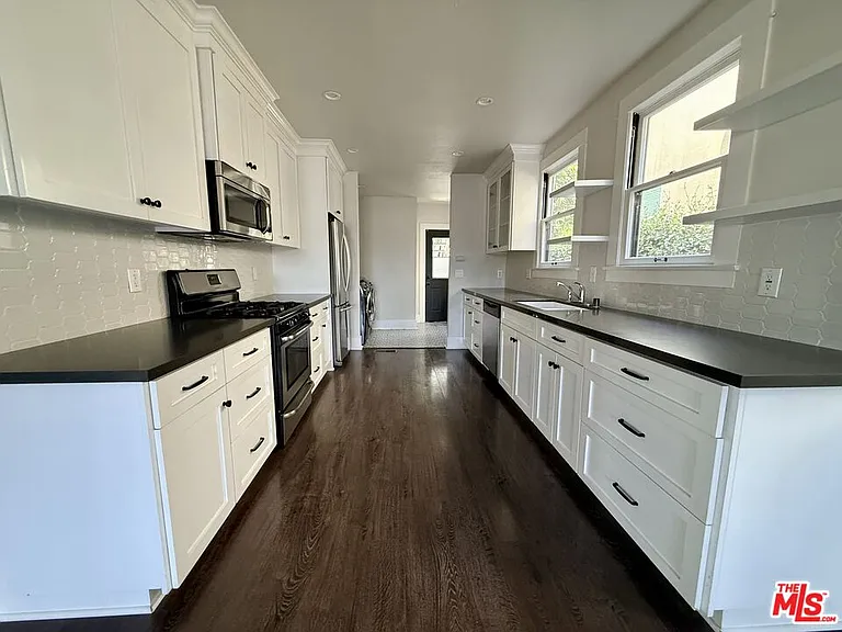 854 Serrano Pl — Photo 3