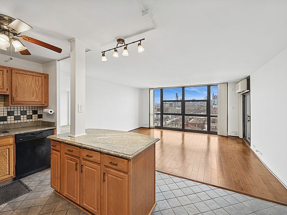 4th image of 2901 S Michigan Ave #808-9