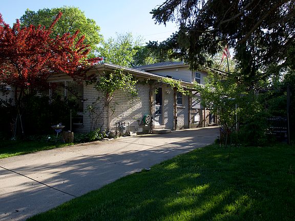4th image of 9544 Leamington St