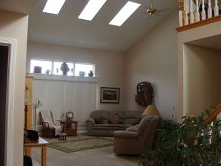 4th image of 44 Meadow Brooke Ave