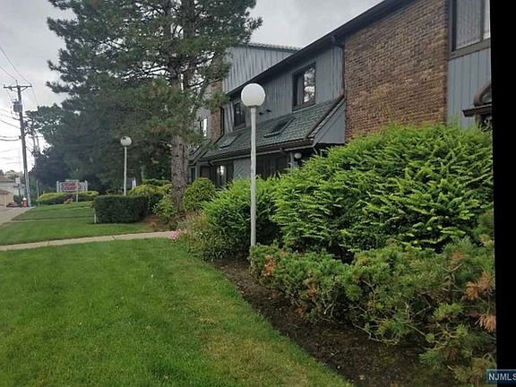 4th image of 1445 John St #1445