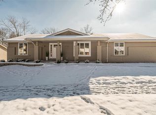 15578 Summer Lake Dr, Chesterfield, MO