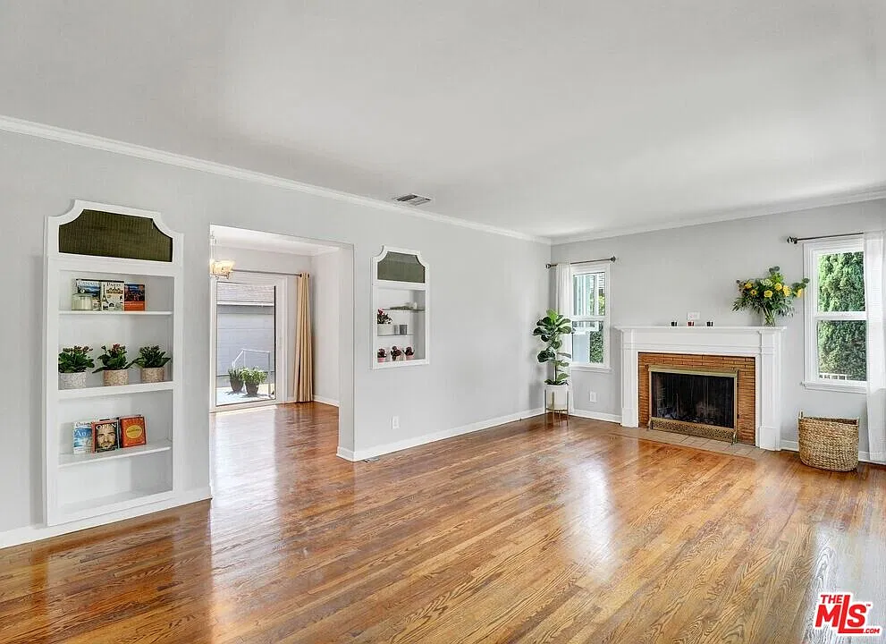 2 bed, 1.0 bath, 1466 sqft, $4,350 — Photo 2