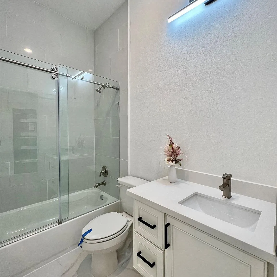 4 bed, 2.0 bath, 2030 sqft, $2,500 — Photo 4