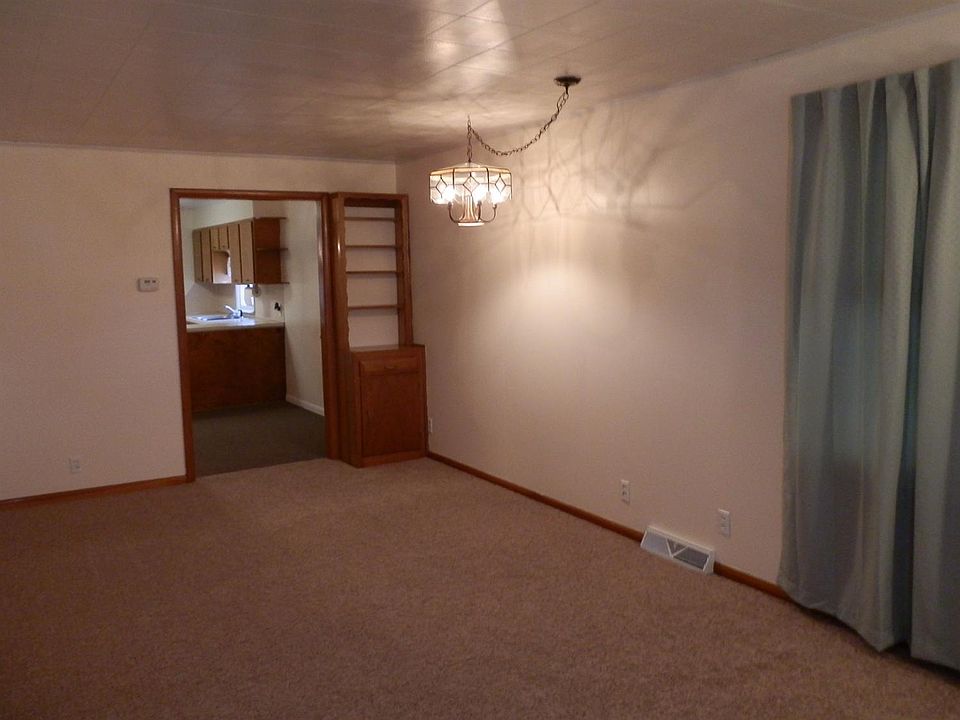 2nd image of 943 E 5th St