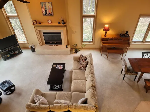 992 Broken Bow COURT, Delafield, WI 53018