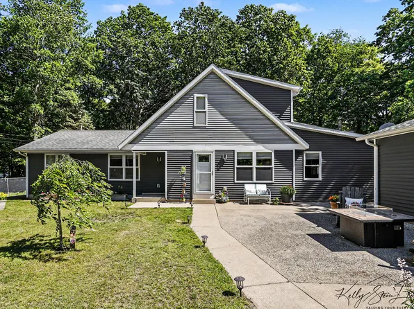 17566 Blue Star Memorial Hwy, South Haven, MI 49090