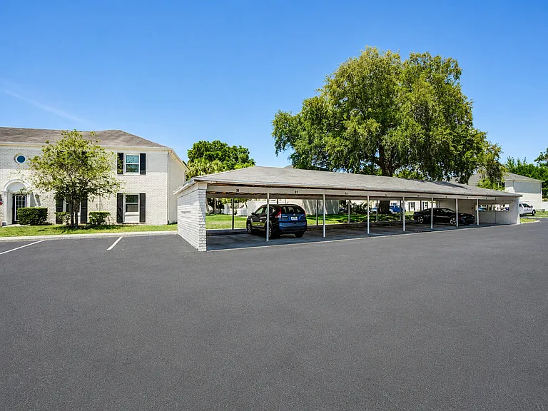 Park at Lake Magdalene Apartments and Townhomes — Photo 34