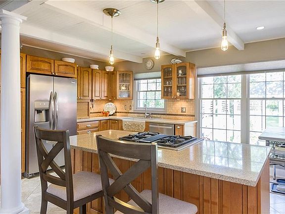 Bright and cheery kitchen with island for dining or entertaining!