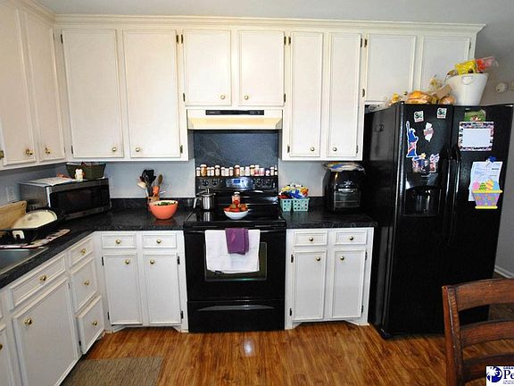 5th image of 634 Garden Hills Dr