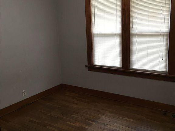 3rd image of 2415 SE Maryland Ave