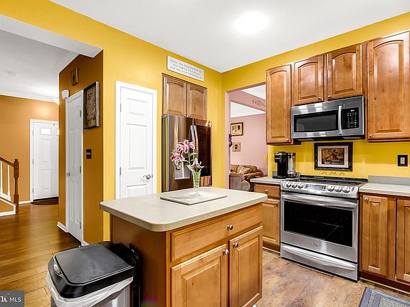 4th image of 1049 Pipercove Way
