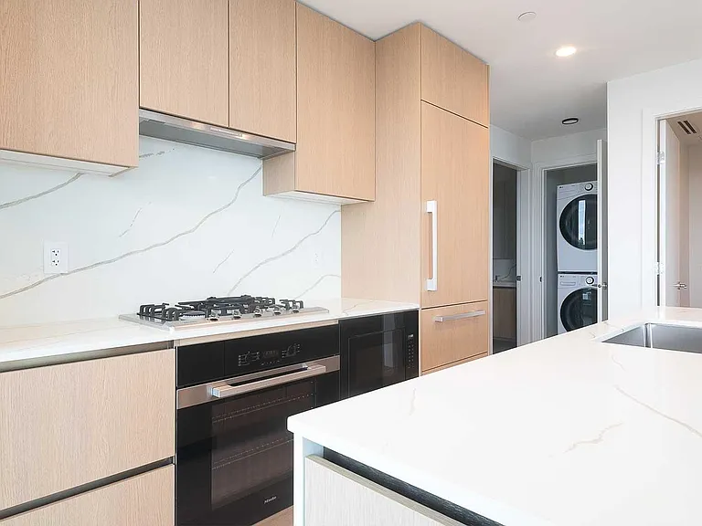 1475 Foster St #906 — Photo 6