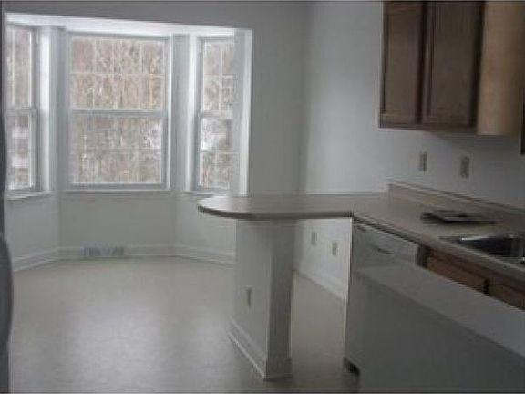 3rd image of 36 School St