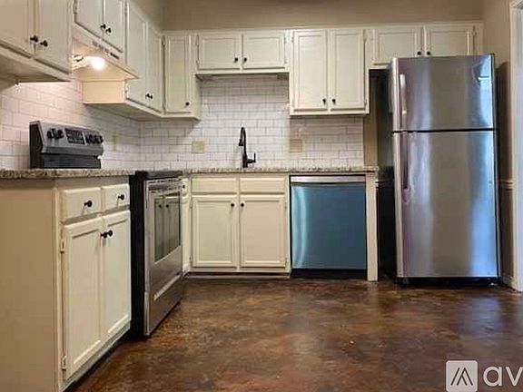 2nd image of 111 Westchase Dr