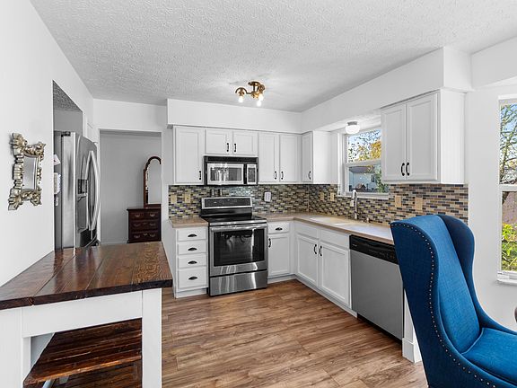4th image of 1640 Saffron Dr