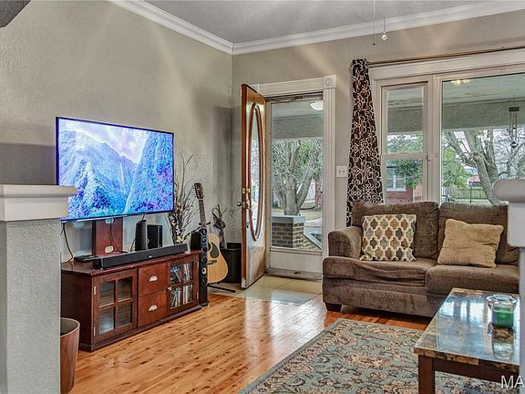 5th image of 2317 Waterman Ave