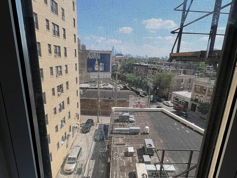Fullerton Parkway Towers — Photo 36
