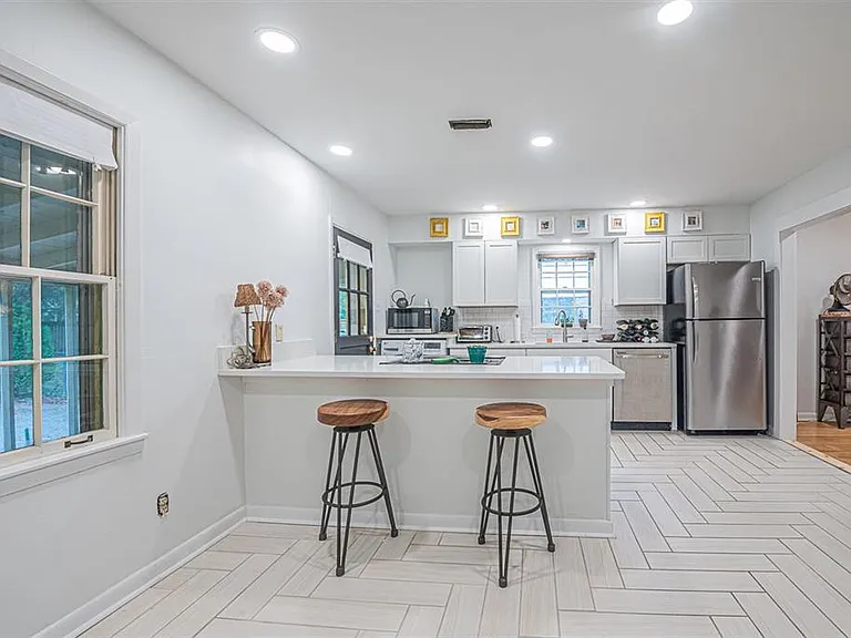 1639 Ivy Rd — Photo 13