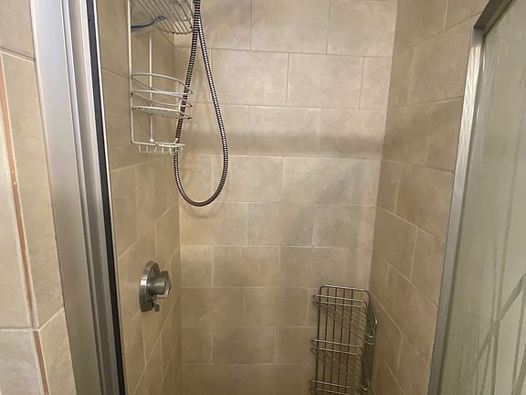 3rd image of 21 Rossmore St