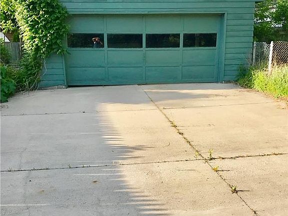 3rd image of 2390 Pelton Ave