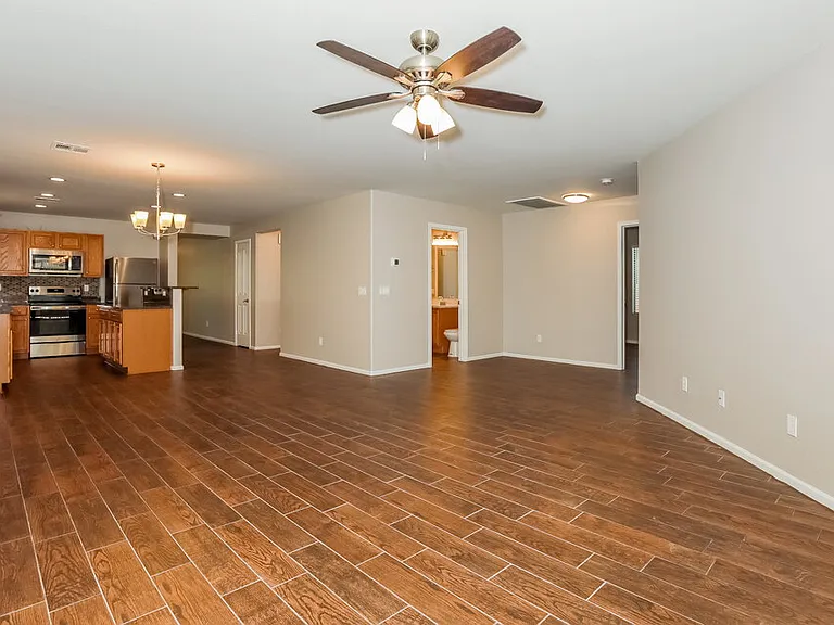 1084 S Olympic Dr — Photo 6