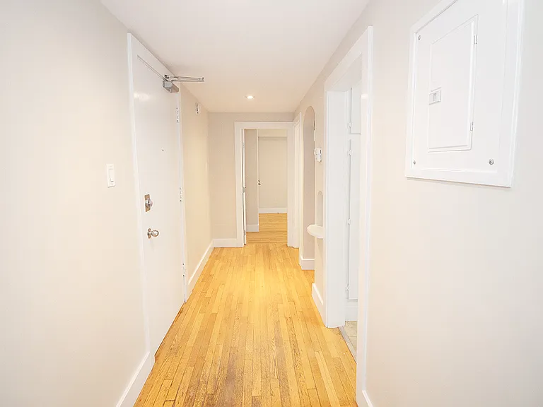 321 Enfield Cres #3 — Photo 9